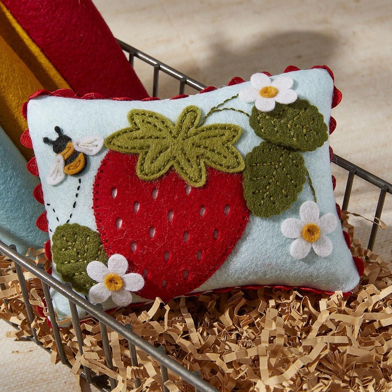Spellbinders S6-256 Felt Berry Blossom Etched Dies from The Summer Felt Stitch & Create Collection by Nichol Spohr - Image 4
